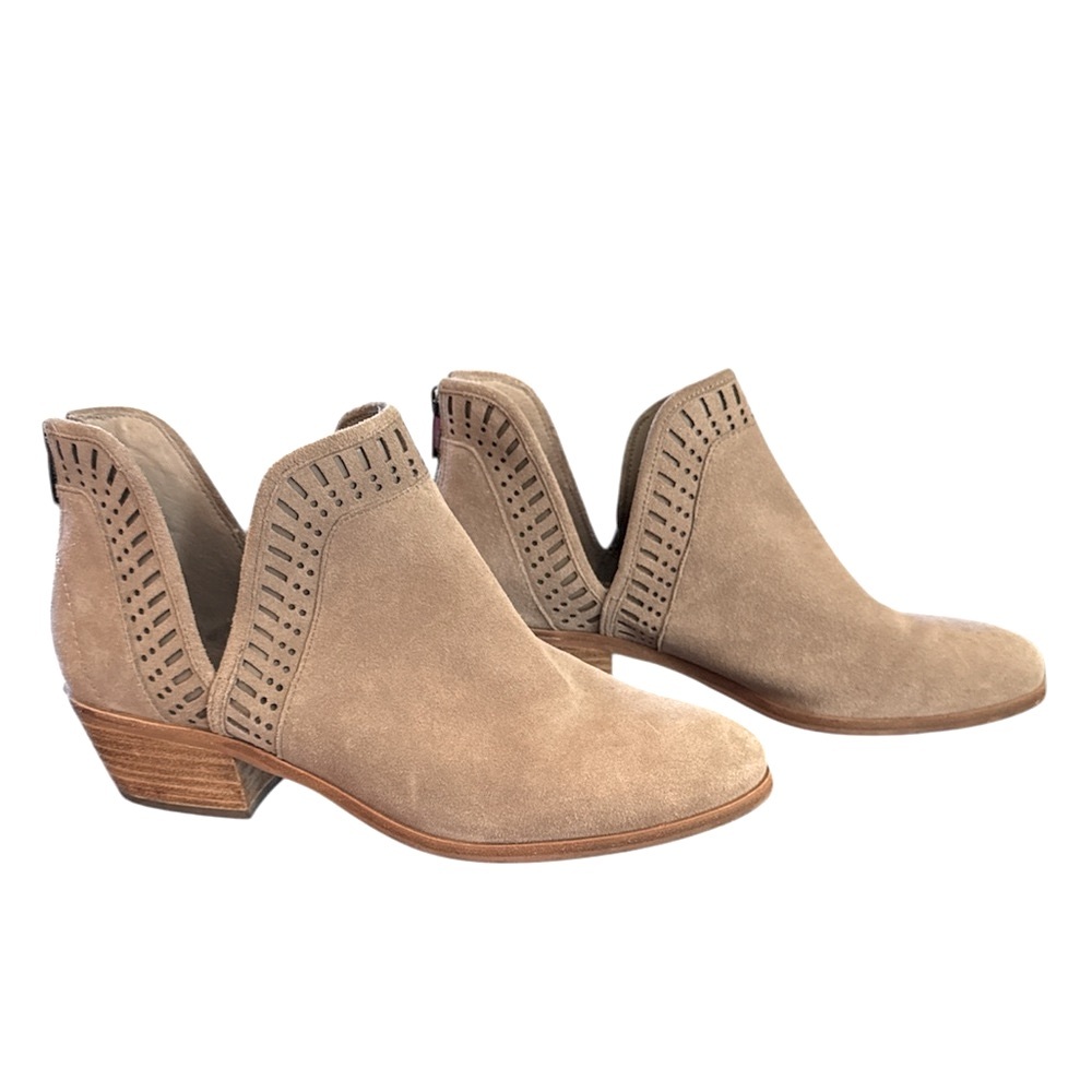 Vince Camuto Women’s VP-Philena Suede Leather Booties color tan size 9.5